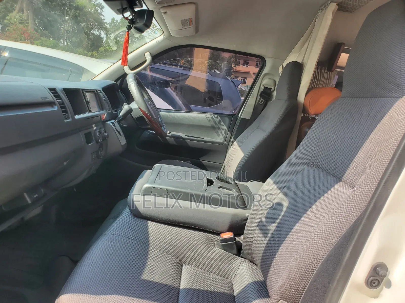 Toyota HiAce 2019 White