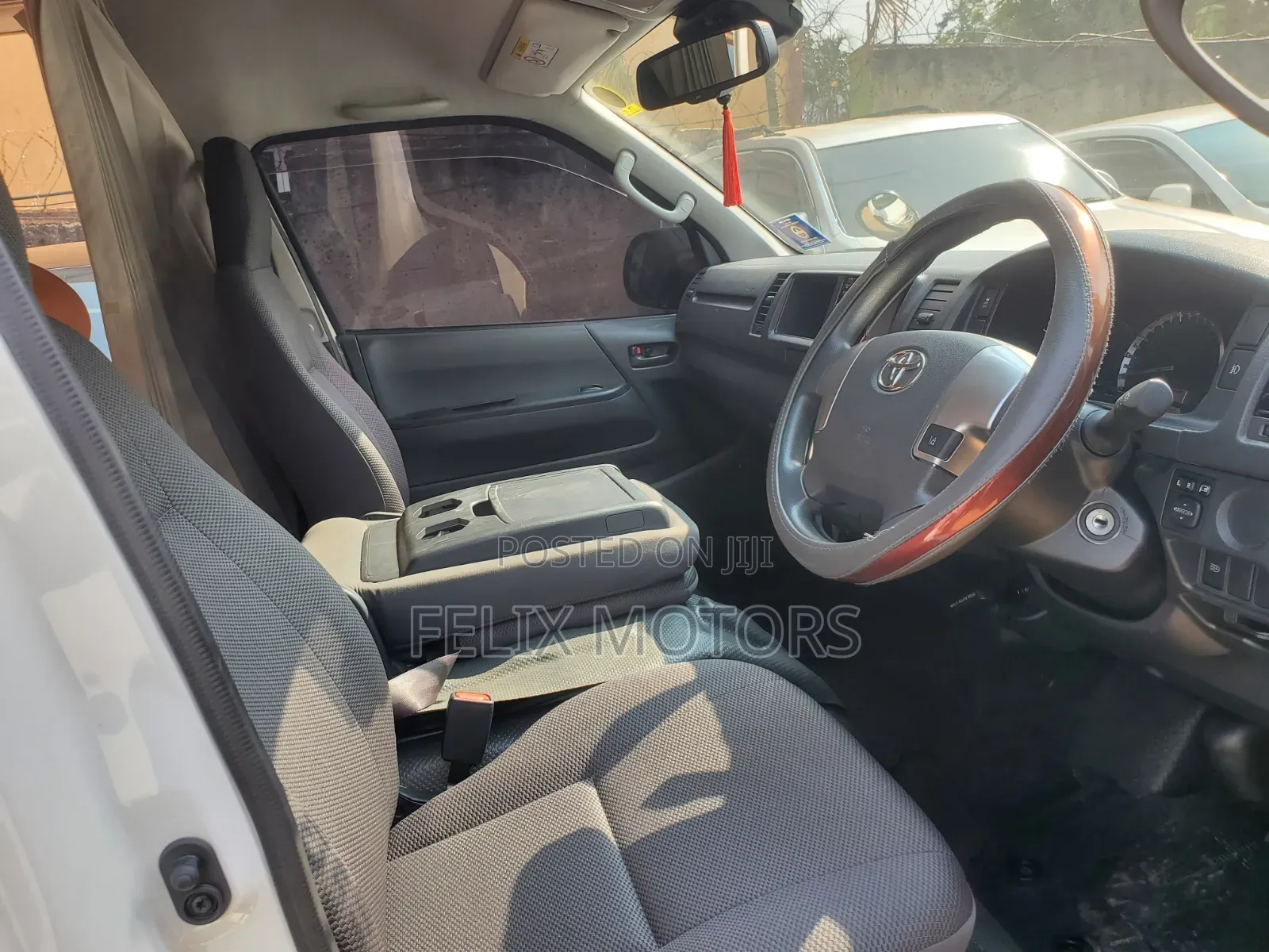 Toyota HiAce 2019 White