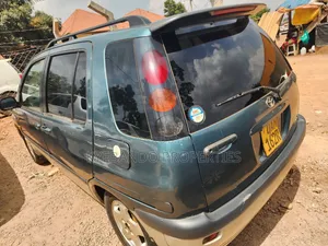 Toyota Raum 2000 Green