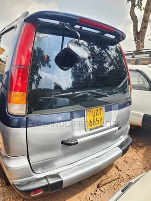 Toyota Noah 2001 Blue
