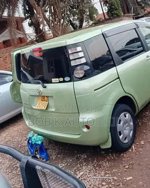 Toyota Sienta 2007 Green