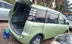 Toyota Sienta 2007 Green