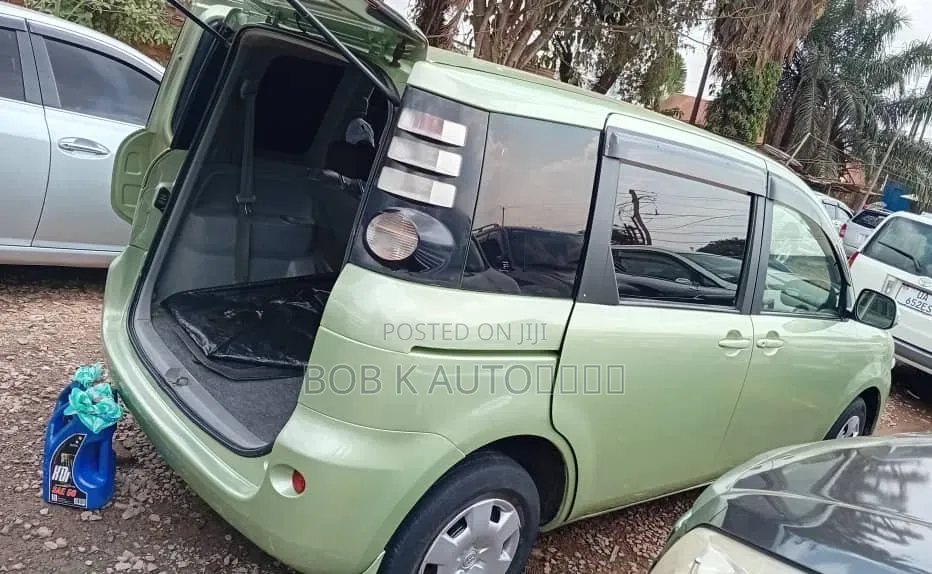 Toyota Sienta 2007 Green