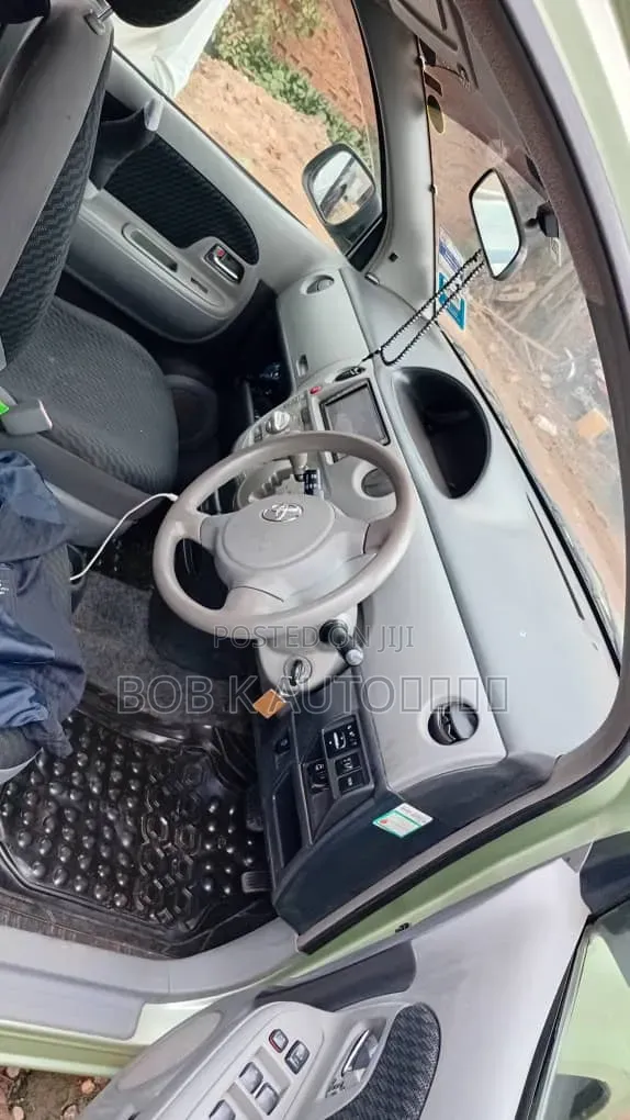 Toyota Sienta 2007 Green
