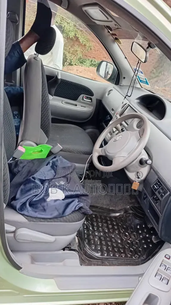 Toyota Sienta 2007 Green