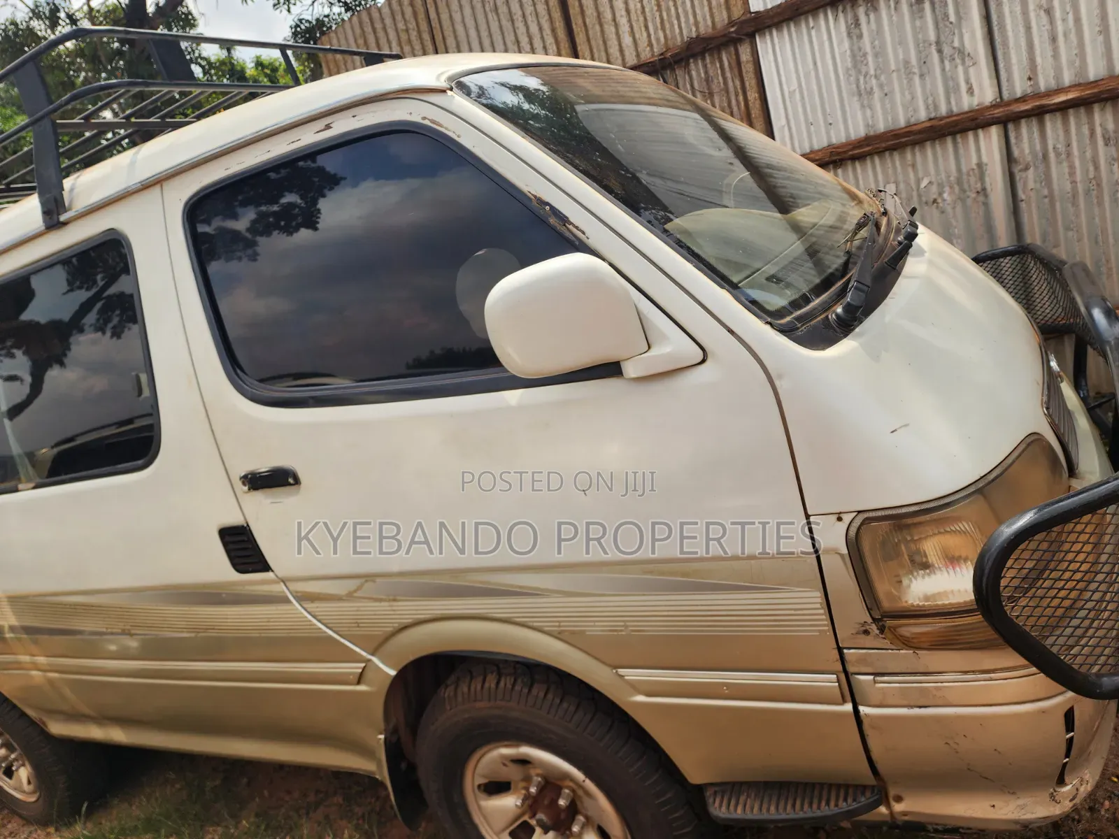 Toyota HiAce 1999 White