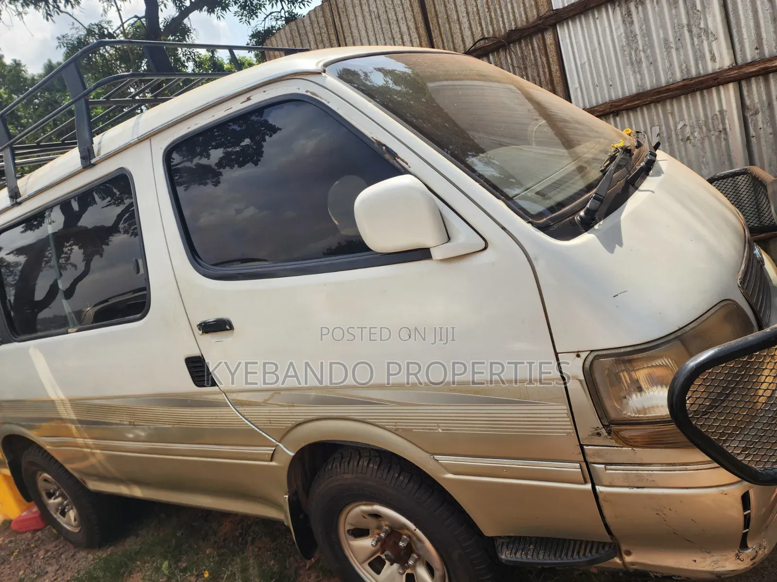 Toyota HiAce 1999 White