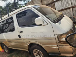 Toyota HiAce 1999 White
