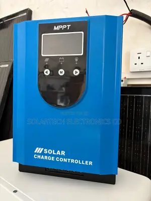 100A Solar Charge Controller Auto Battery Detection 5200W Max PV Input