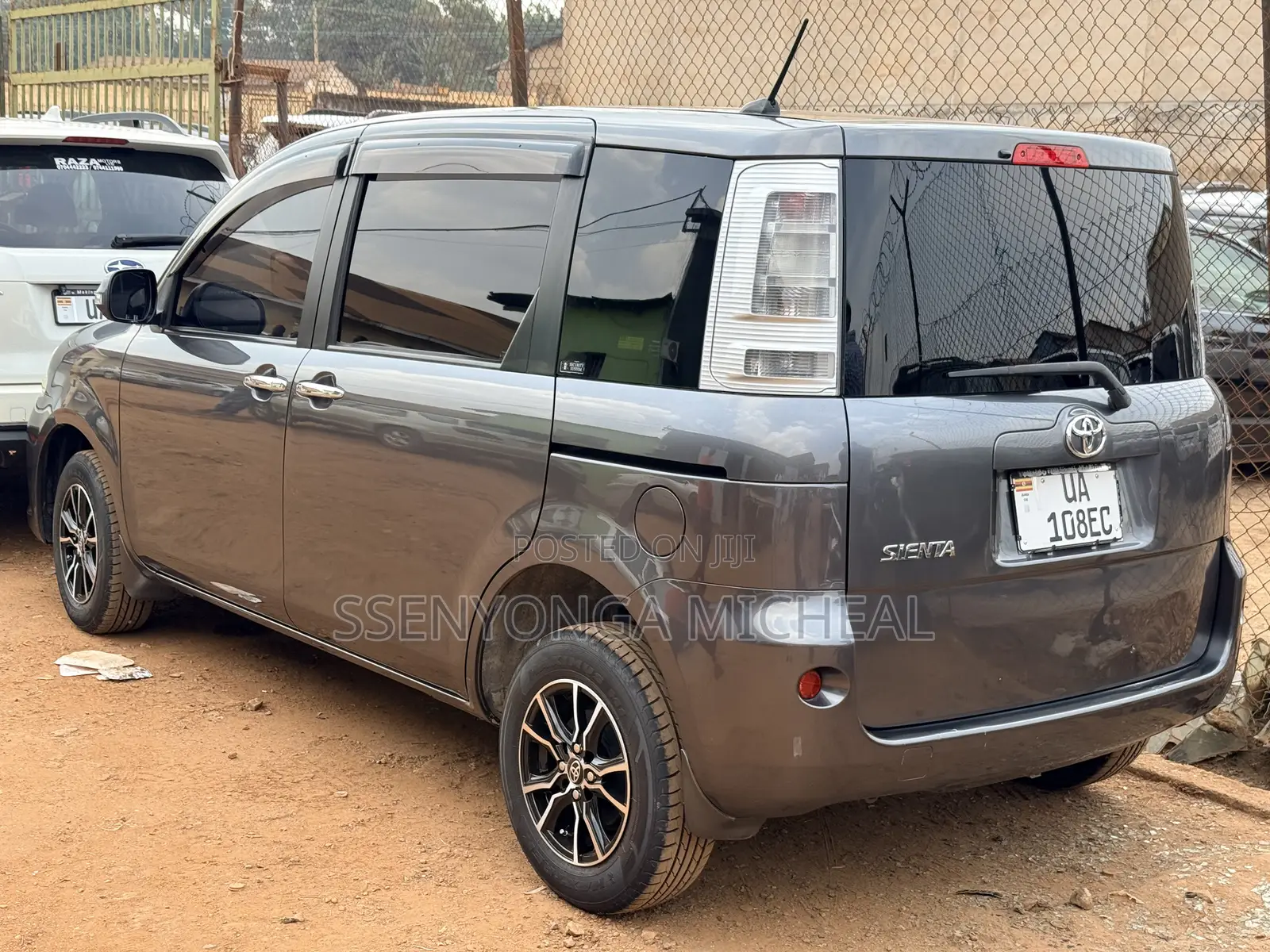 Toyota Sienta 2012 Gray
