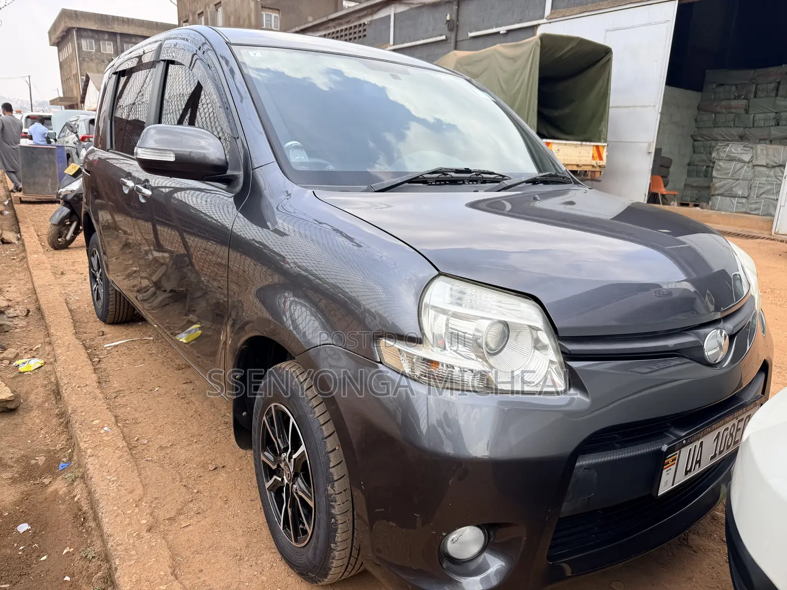 Toyota Sienta 2012 Gray