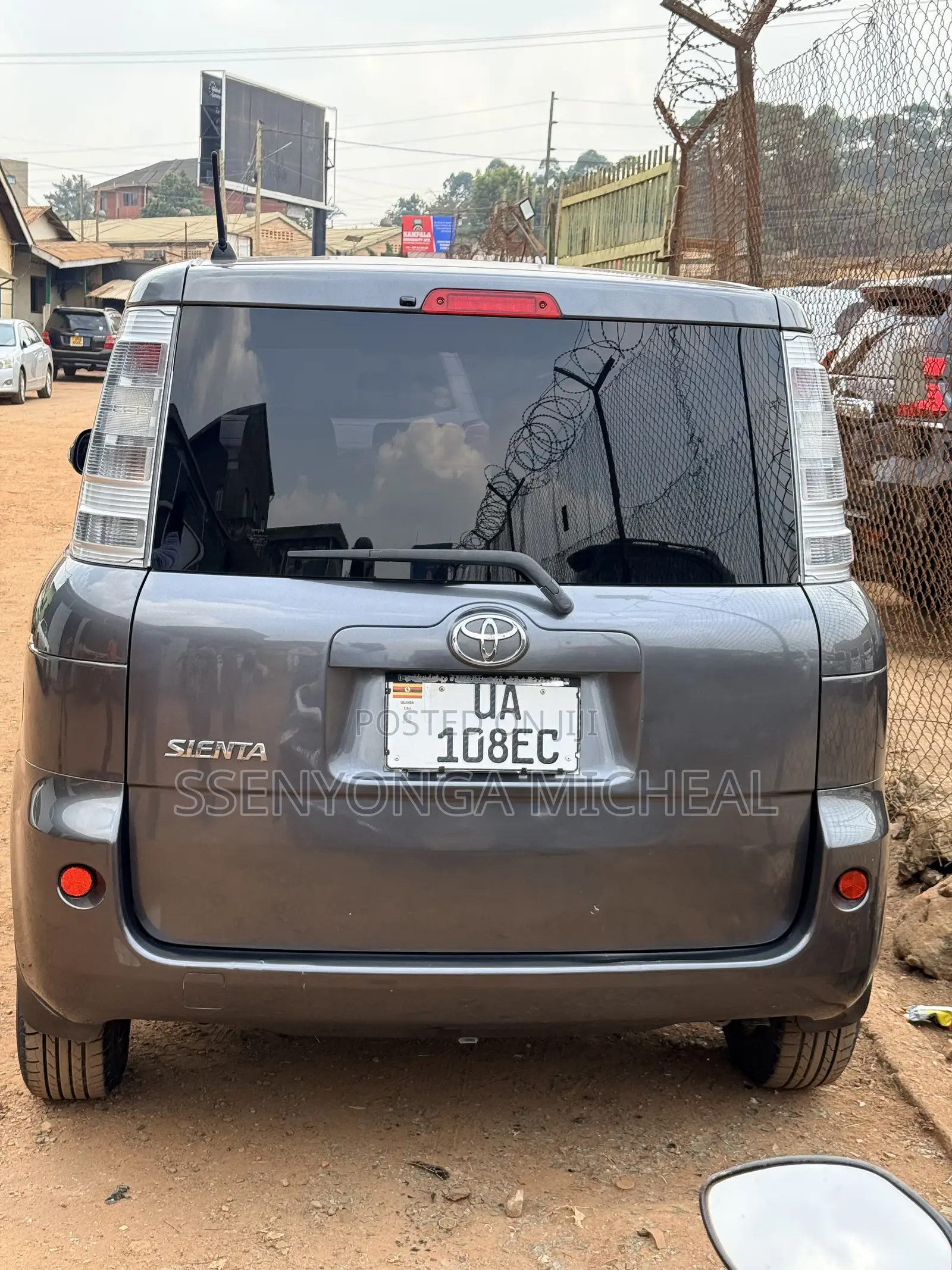 Toyota Sienta 2012 Gray