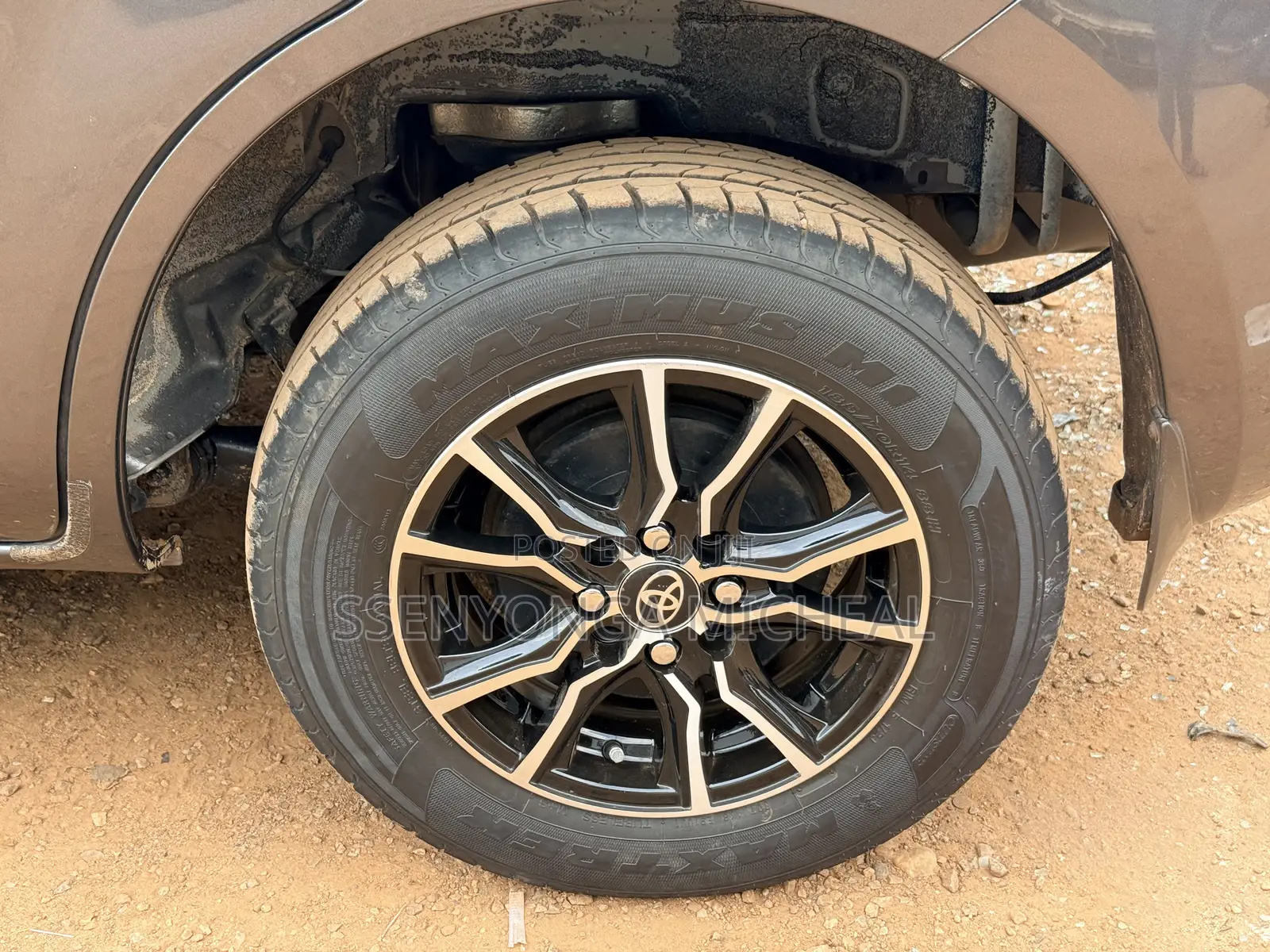 Toyota Sienta 2012 Gray