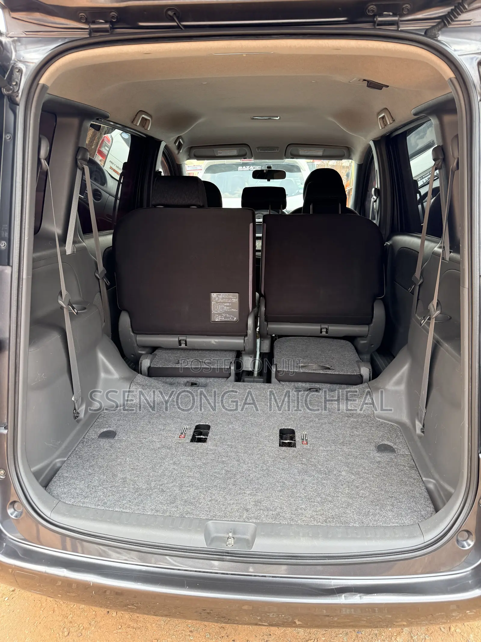 Toyota Sienta 2012 Gray