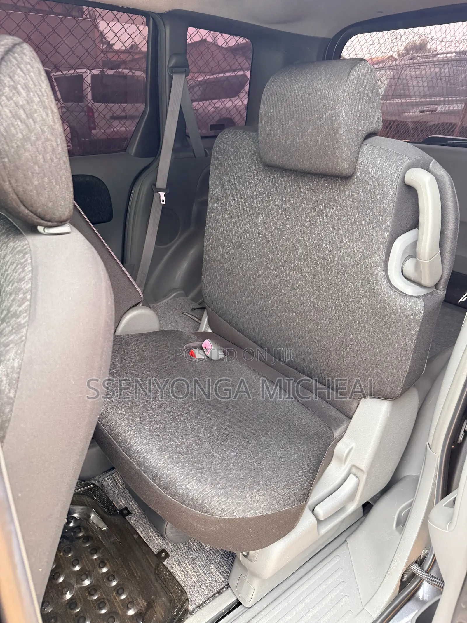 Toyota Sienta 2012 Gray
