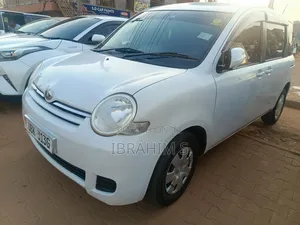 Toyota Sienta 2015 White