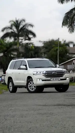 Toyota Land Cruiser Prado 2018 White
