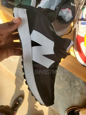 ⁠New Balance 327 Sneaker