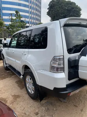 Mitsubishi Pajero 3.0 2010 Off white