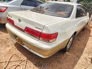 Toyota Mark II 2000 White