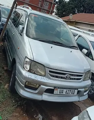 Toyota Noah 2001 Silver