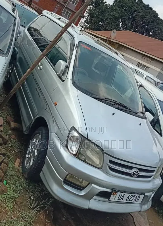 Toyota Noah 2001 Silver