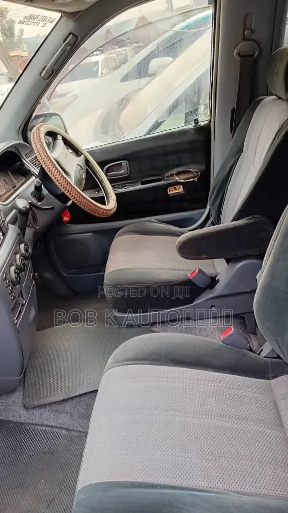 Toyota Noah 2001 Silver