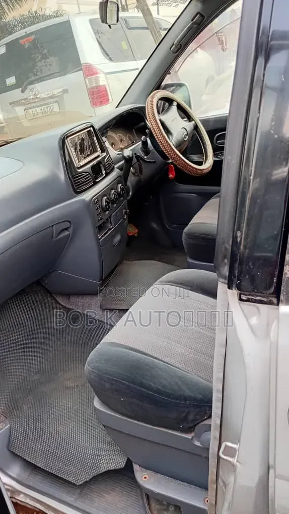 Toyota Noah 2001 Silver