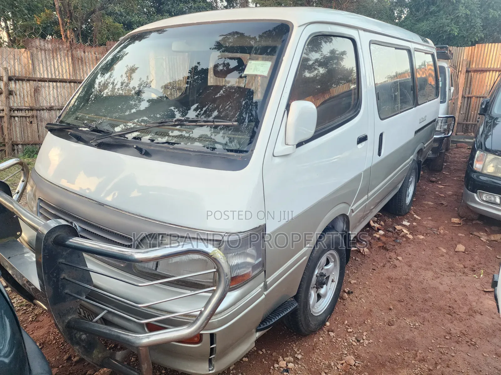 Toyota HiAce 1999 White