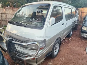 Toyota HiAce 1999 White