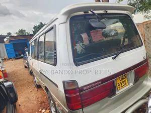 Toyota HiAce 1999 White