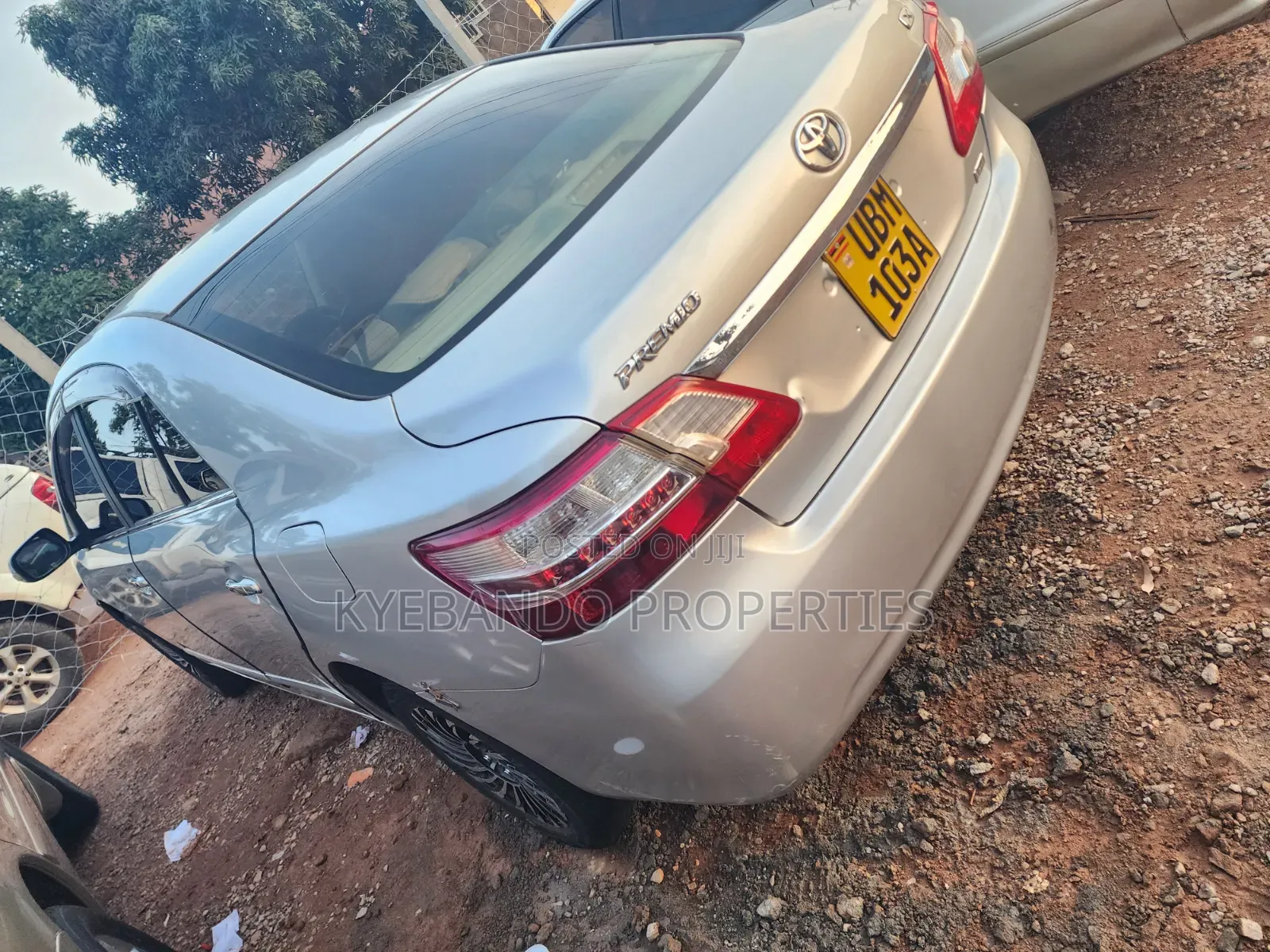 Toyota Premio 2011 Silver
