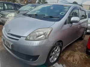 Toyota Passo Sette 2010 Silver