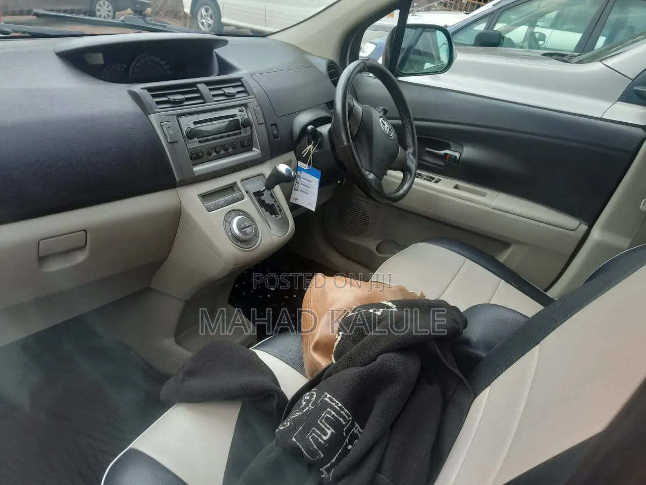 Toyota Passo Sette 2010 Silver