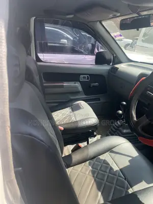 Nissan Hardbody 2008 White