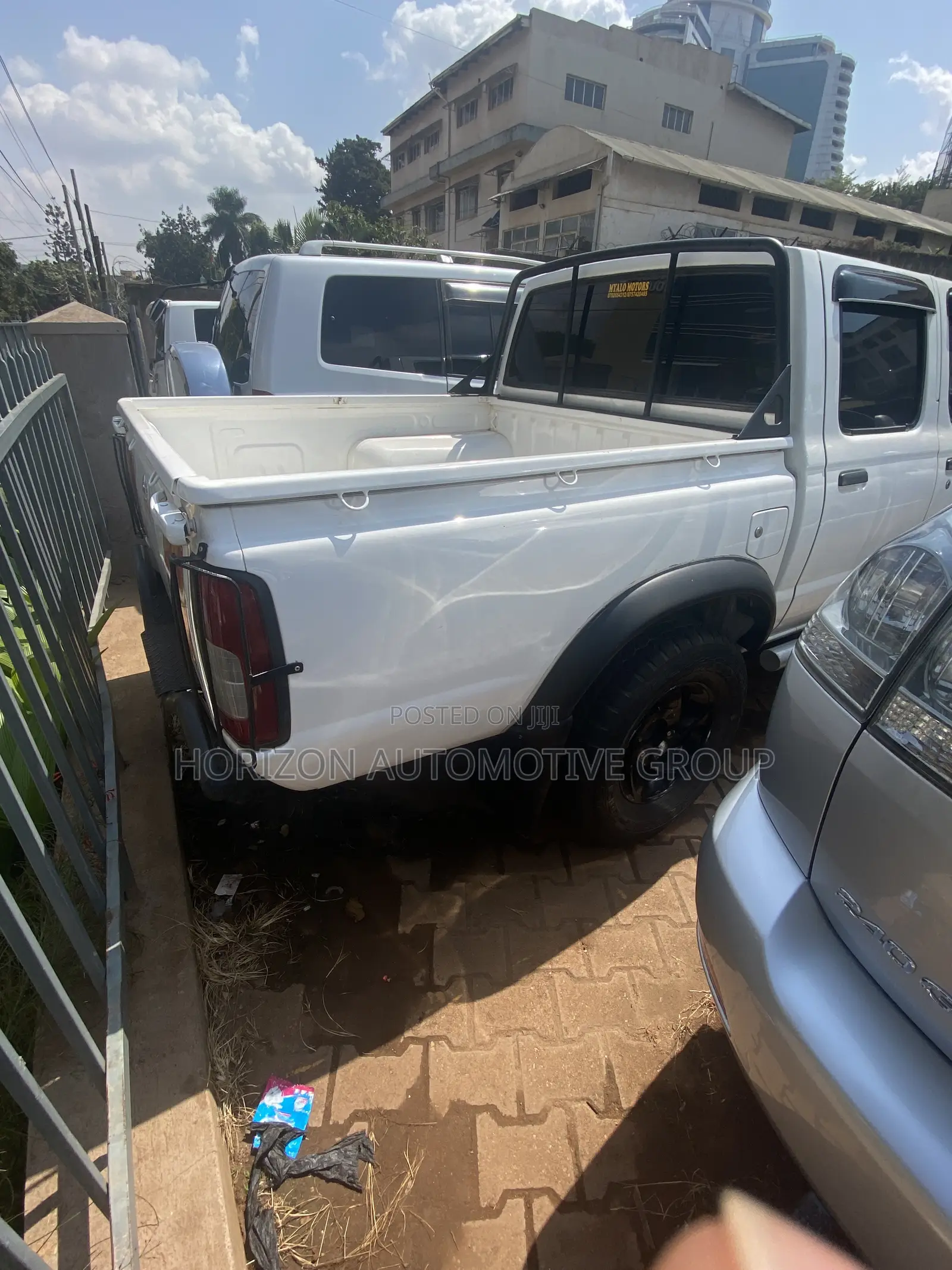 Nissan Hardbody 2008 White