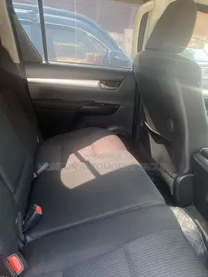 Toyota Hilux SR5 4x4 2018 Black