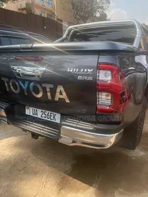 Toyota Hilux SR5 4x4 2018 Black