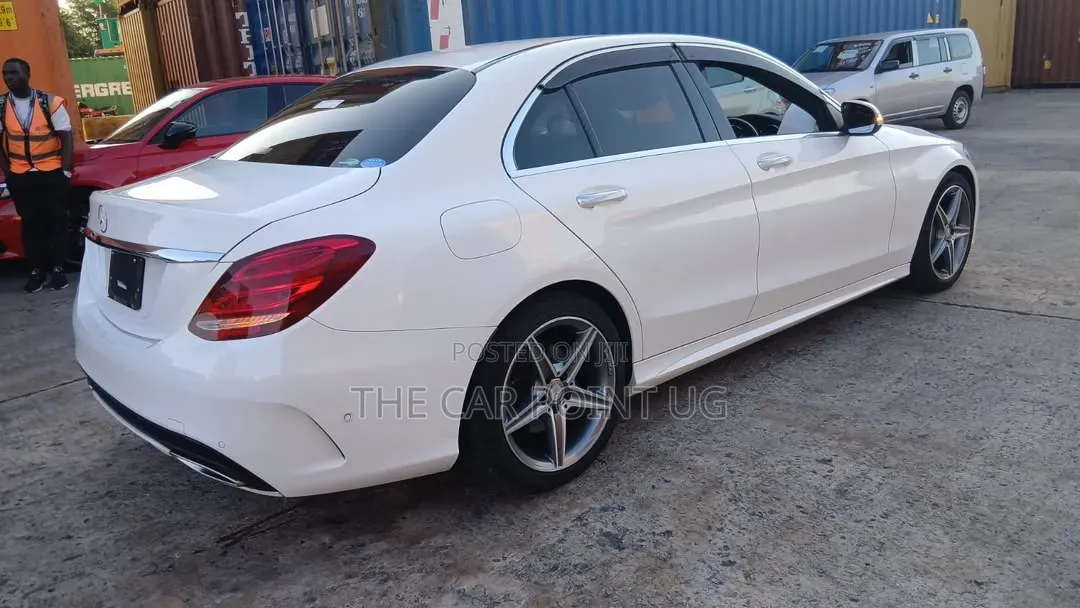 Mercedes-Benz C200 2016 Pearl