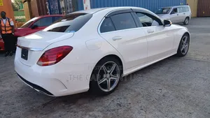 Mercedes-Benz C200 2016 Pearl