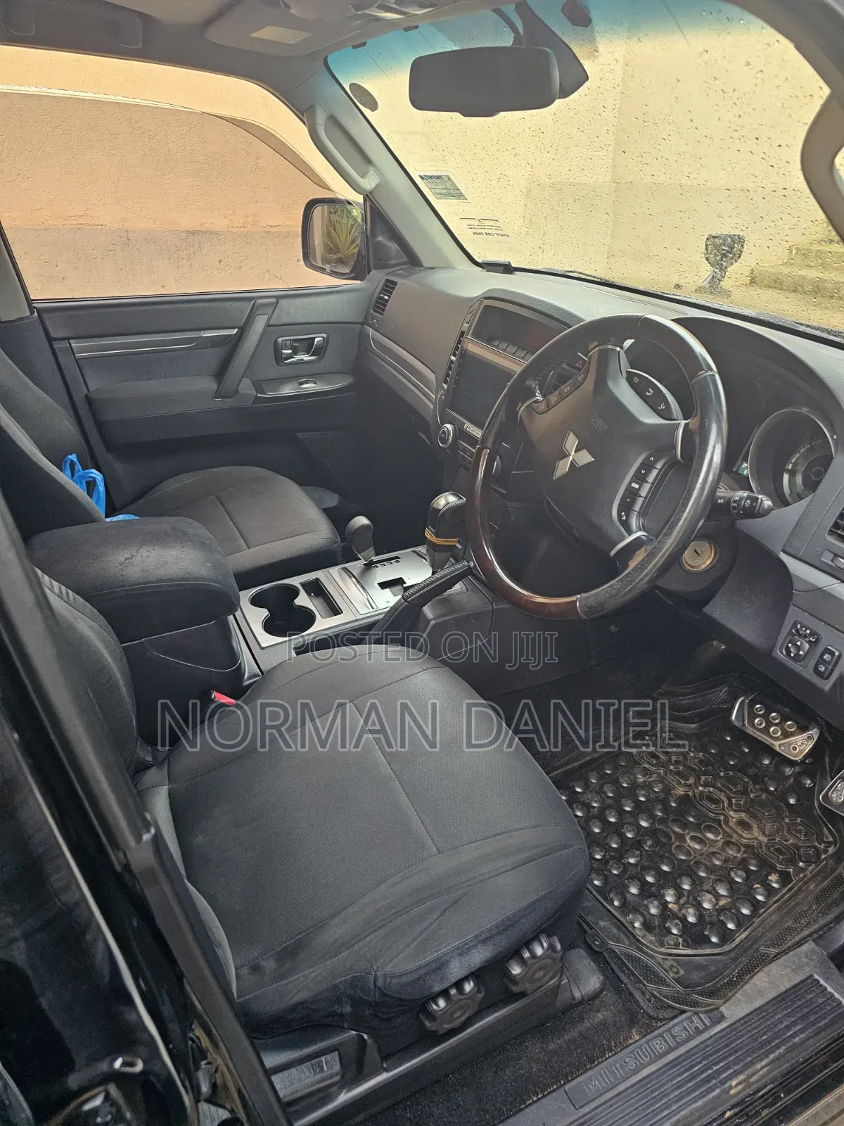 Mitsubishi Pajero 3.0 2011 Black