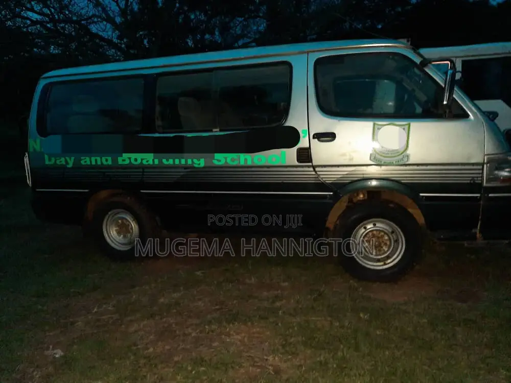 Toyota HiAce 2001 Grey