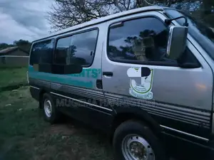 Toyota HiAce 2001 Grey