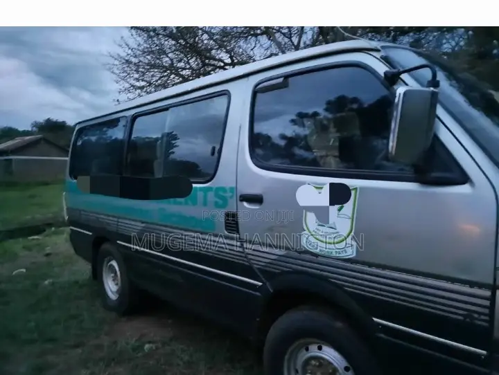 Toyota HiAce 2001 Grey