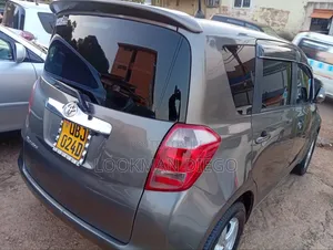 Toyota Ractis 1.3 FWD 2007 Gray