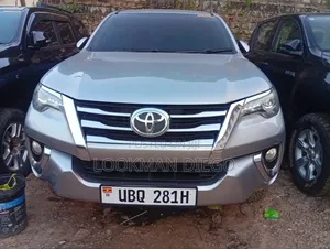 Toyota Fortuner 2.4 D AWD 2015 Silver
