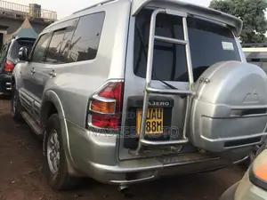 Mitsubishi Pajero 2001 Silver