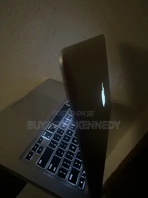 Laptop Apple MacBook Pro 4GB Intel Core i5 HDD 500GB