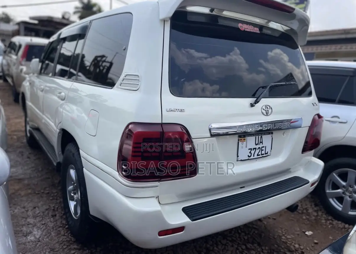 Toyota Land Cruiser 2004 White