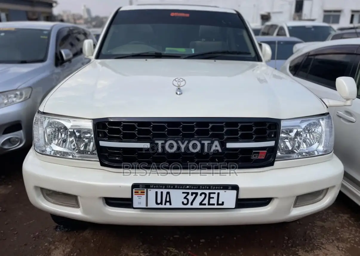 Toyota Land Cruiser 2004 White